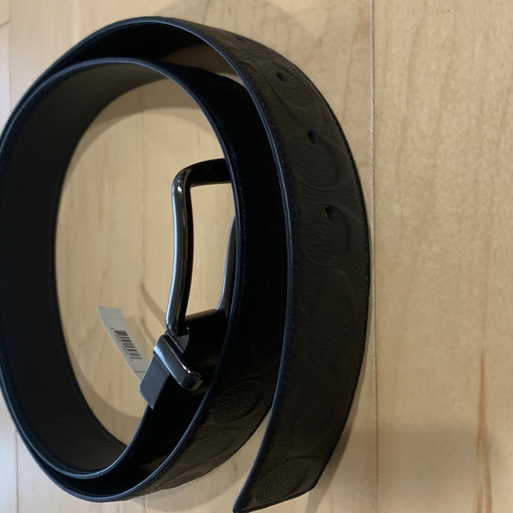 Coach Black Leather Men's belt 
Size 42  NWT